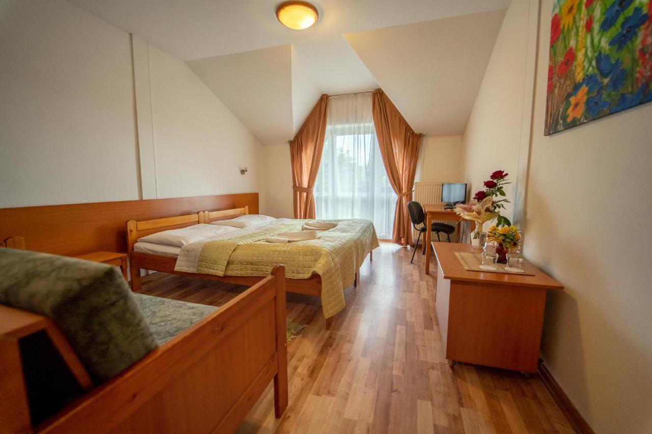 Park Hotel Cingov Smizany Ngoại thất bức ảnh
