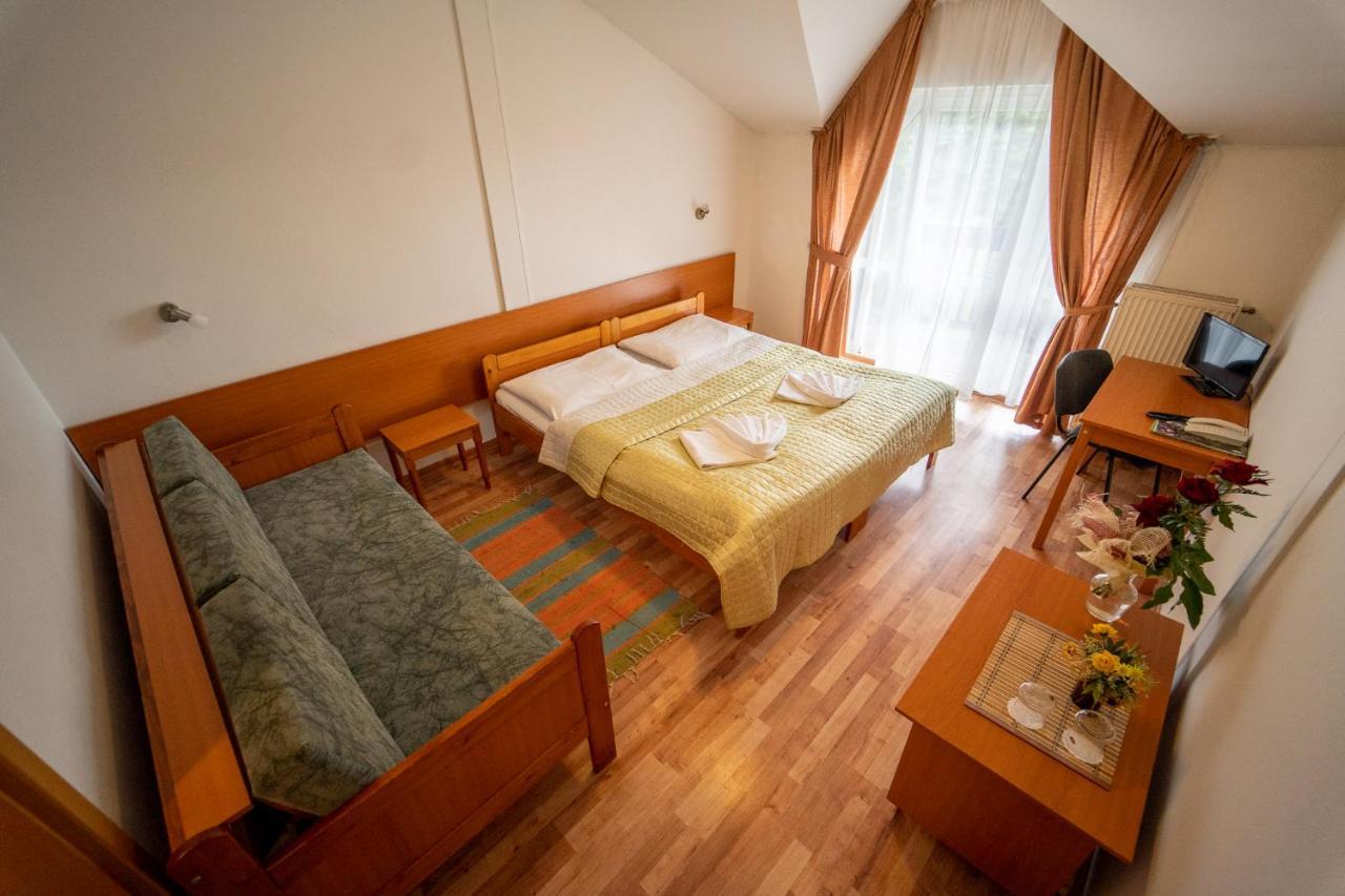 Park Hotel Cingov Smizany Ngoại thất bức ảnh