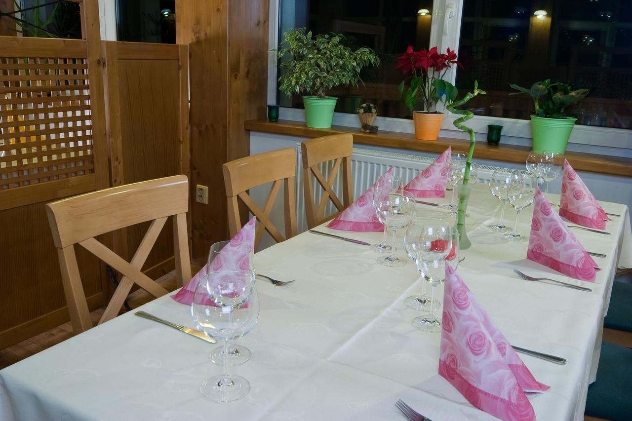 Park Hotel Cingov Smizany Ngoại thất bức ảnh