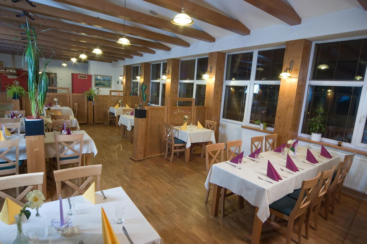 Park Hotel Cingov Smizany Ngoại thất bức ảnh